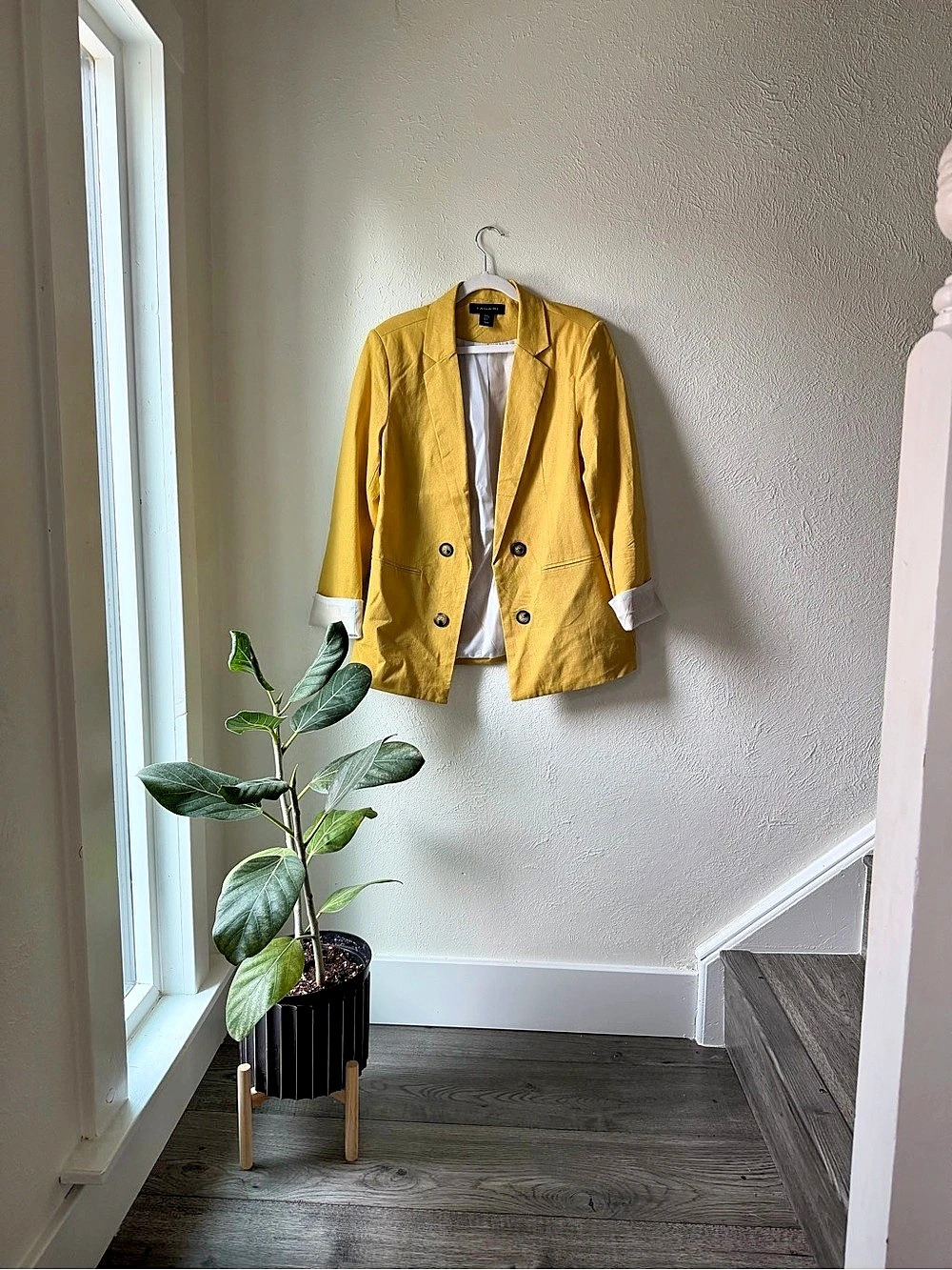 Tahari Women's Blazer in Yellow Size Medium Like New